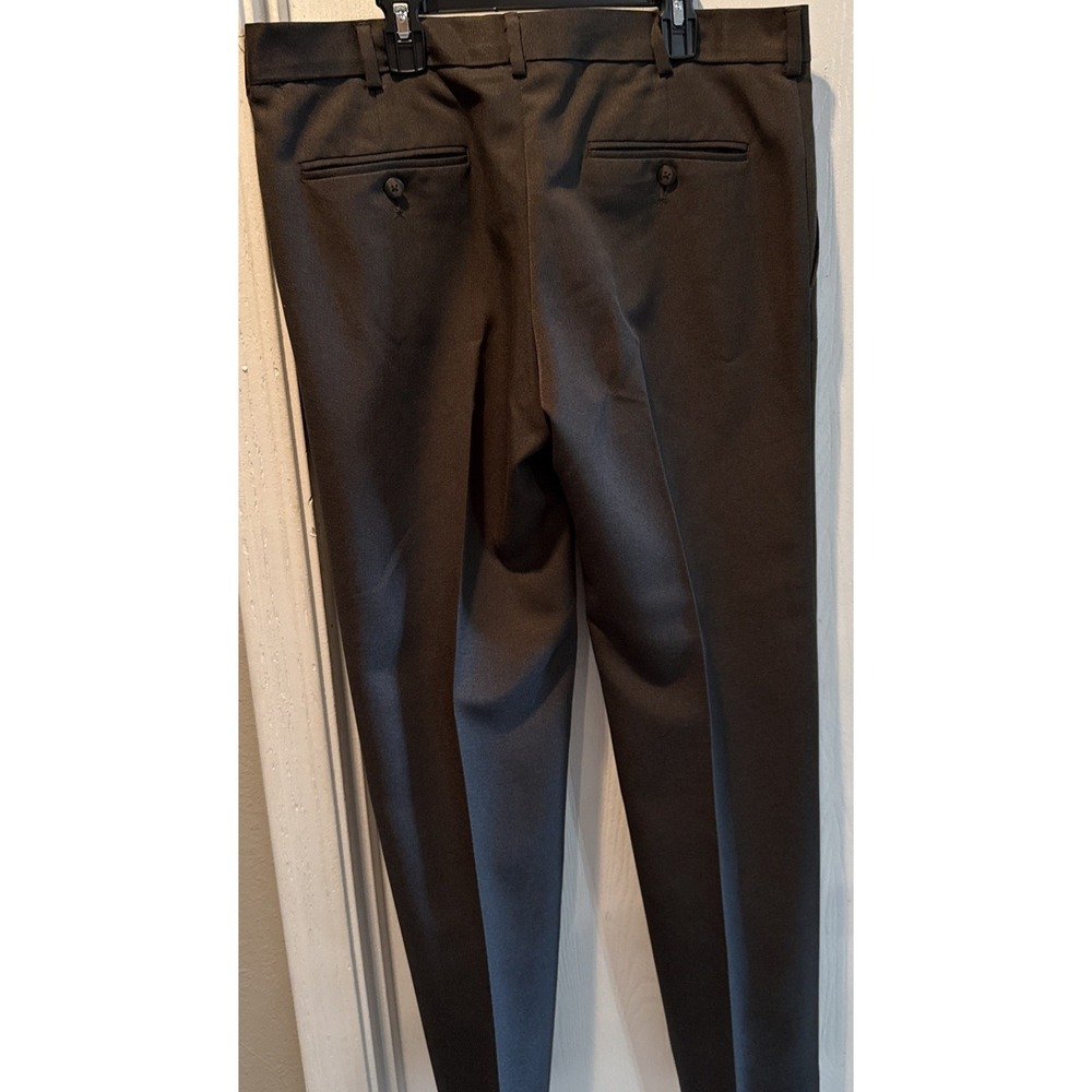 Van Heusen Traveler Premium No Iron Stretch Men's Dress Pants size 33x30 Brown - Picture 2 of 4